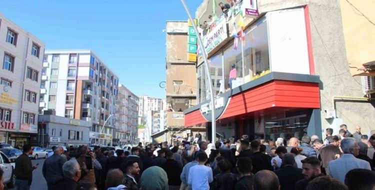 Şırnak’ta izinsiz yürüyüşe polis müdahalesi: 11 gözaltı
