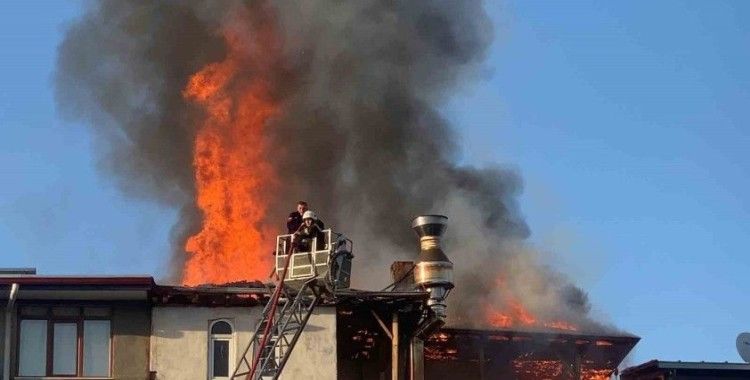 Tokat’taki ev yangını dron ile görüntülendi

