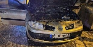 Mardin'de park halindeki otomobil alev aldı