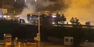 Maltepe’de seyir halindeki otobüsten dumanlar yükseldi
