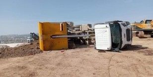 Elazığ’da kamyon devrildi: 1 yaralı
