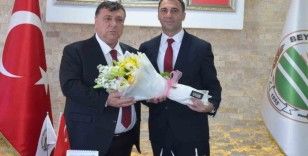 Beylikova’nın yeni başkanı mazbatasını aldı

