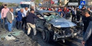 Bolu'da otomobil otobüse çarptı: 2 ölü