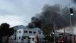 İzmir’de iki ayrı fabrikada çıkan yangına müdahale ediliyor
