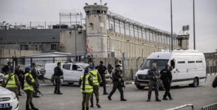 Filistin Esirler Heyeti Başkanı, İsrail hapishanelerindeki tutukluların 'vahşi ihlallere' maruz kaldığını söyledi
