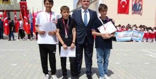 Hisarcık’ta yarışmalarda dereceye giren öğrenciler ödüllendirildi
