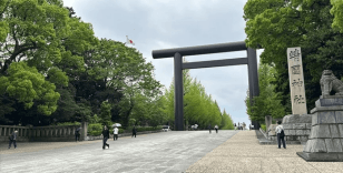 Japonya'da iktidar ve muhalefet heyeti tartışmalı Yasukuni Tapınağı'nı ziyaret etti