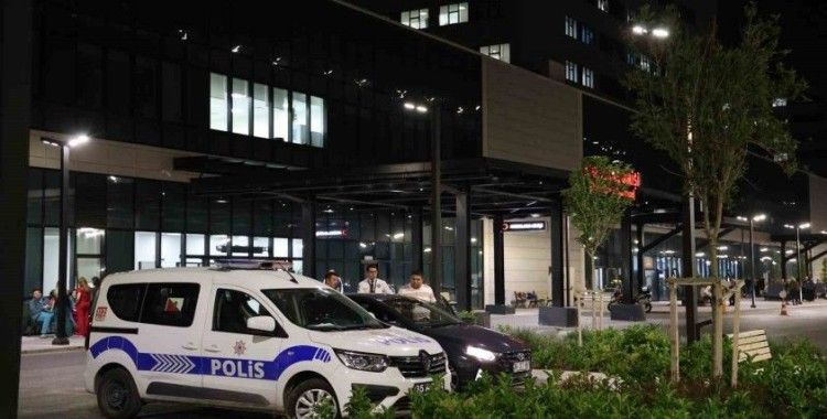 İzmir’de doktor ve sağlık çalışanları kendilerini odaya kilitledi, tehdit şüphelisi tutuklandı
