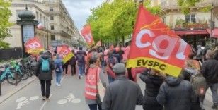 Paris Olimpiyatları'nda iş yükü artacak belediye çalışanları ek ücret talebiyle gösteri düzenledi
