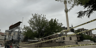 Çankırı'da cami minaresinin yıkılma tehlikesi nedeniyle çevresindeki binalara tahliye kararı verildi
