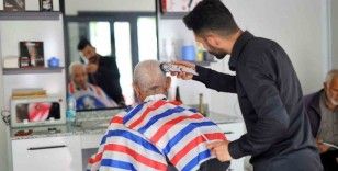 Aksaray’da emekliler ücretsiz tıraş ediliyor
