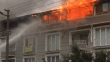 Yalova'da bir binanın çatı katında çıkan yangında 4 daire küle döndü