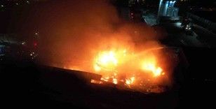Kahramanmaraş’taki fabrika yangını dron ile görüntülendi
