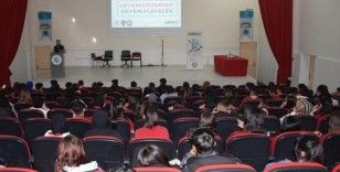 Erzincan’da öğrenciler güvenli internet hususunda bilgilendirildi

