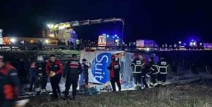 Niğde - Ankara Otoyolu’nda otobüs şarampole devrildi: 2 ölü, 40 yaralı
