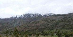 Hazarbaba Dağı’na kar yağdı
