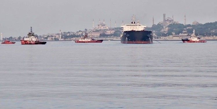 İstanbul Boğazı’nda gemi trafiği çift yönlü ve geçici olarak askıya alındı
