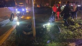 Otomobil ile hafif ticari araç çarpıştı: 3 yaralı
