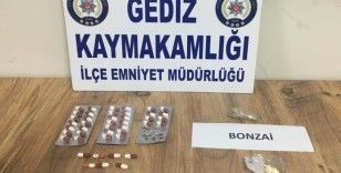Gediz'de uyuşturucu ticareti yaptığı iddiasıyla 2 şüpheli tutuklandı