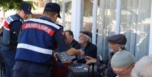 Jandarma Komutanlığından vatandaşlara broşür dağıtımı yapıldı
