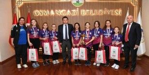 Şampiyon öğrencilerden Başkan Aydın’a ziyaret
