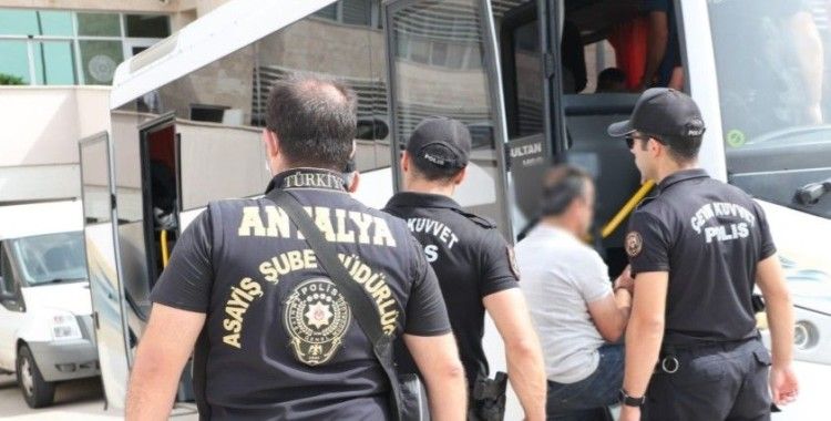 Antalya'da aranan 153 kişi yakalandı