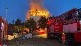 Denizli’de 2 katlı binada çıkan yangında bir kişi hayatını kaybetti
