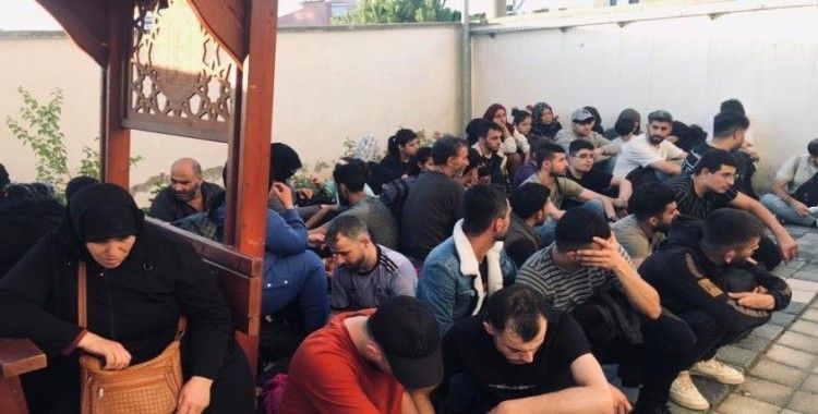 75 düzensiz göçmen Ayvalık polisinden kaçamadı