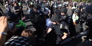 New York'taki Filistin'e destek gösterileri sırasında AA foto muhabirine polisten sert müdahale