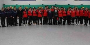 Büyükkılıç, Okçuluk Milli Takımı’na seçilen Büyükşehir Belediyesi Spor Kulübü sporcularını tebrik etti
