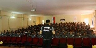 250 polis adayı uyuşturucuyla mücadelede bilgilendirildi
