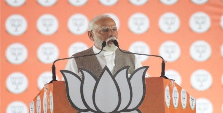 Hindistan Başbakanı Modi, önde olduğu seçimleri 'tarihi başarı' olarak niteledi