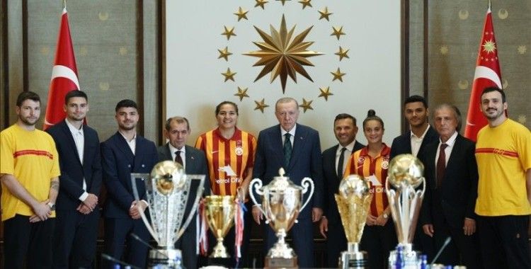 Cumhurbaşkanı Erdoğan: Galatasaray tüm milletimizin göğsünü kabartan başarılara imza attı