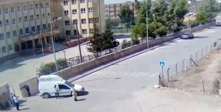 Sınav giriş kağıdını unutan öğrencinin imdadına polis ekipleri yetişti
