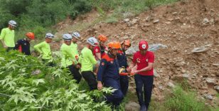 Şelale kanyonunda mahsur kalan anne kız kurtarıldı