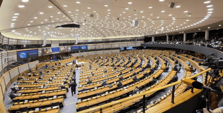 Avrupa Parlamentosu seçimlerinde ilk sonuçlar açıklanmaya başladı