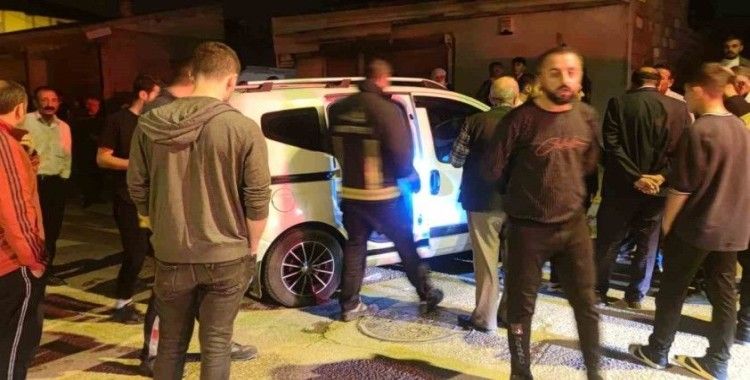 Van’da kamyonet kaldırıma çarptı: 3 yaralı
