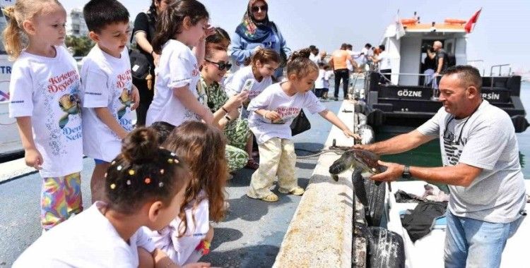 Çocuklara uygulamalı deniz temizliği eğitimi verildi
