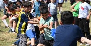 Bilecik’te binlerce çocuk unutulmaya yüz tutmuş oyunları hep birlikte oynadı

