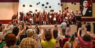 KMÜ’de 60 yaş üstü öğrencilerin mezuniyet coşkusu
