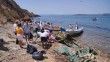 Ayvalık adalarında çevre temizliğinde mültecilerden geriye kalan 7 bot enkazı çıkarıldı
