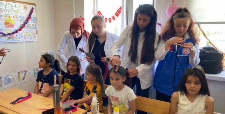 Çocuklar hayal ediyor, gönüllü kuaförler yapıyor
