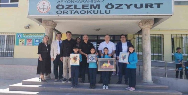 Özlem Özyurt Ortaokulu’nda yıl sonu sergisi açıldı
