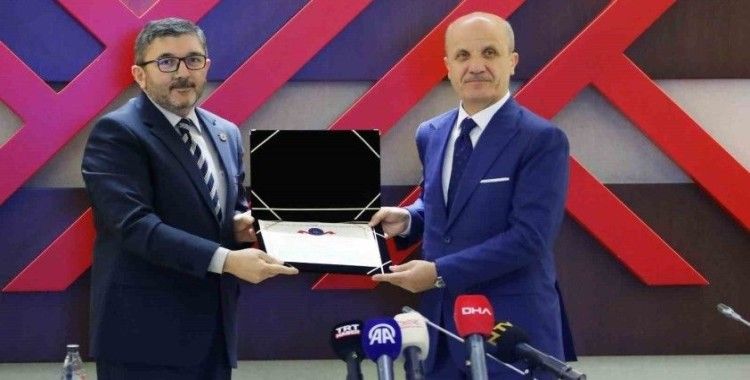 BŞEÜ ödül törenine adını yazdırdı
