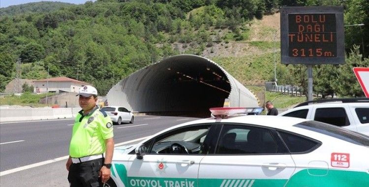 Anadolu Otoyolu ve D-100 kara yolunun Bolu geçişinde bayram trafiği önlemleri alındı