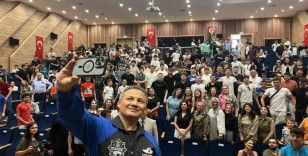 İlk Türk astronotu Alper Gezeravcı Eskişehir’de öğrencilerle buluştu
