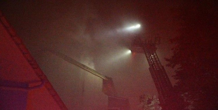 Kırklareli’deki yangın kontrol altına alındı: 2 kişi dumandan etkilendi, 1 itfaiye eri yaralandı

