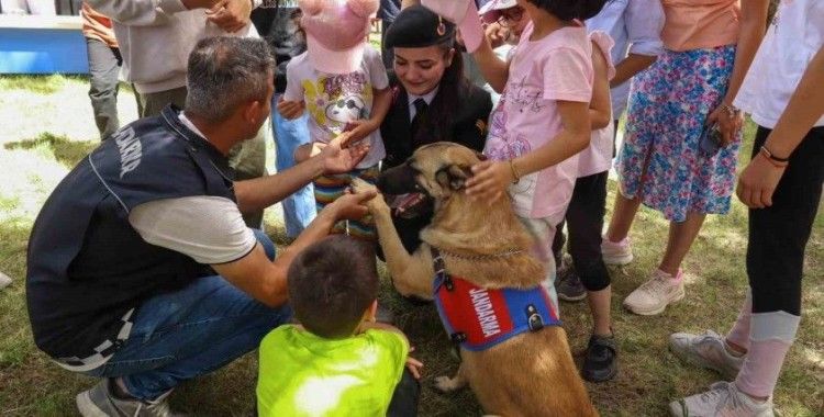 Jandarma ekipleri 185. yıldönümünü çocuklarla kutladı
