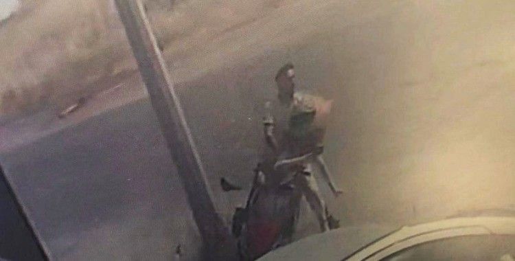 Çocuk sürücünün kullandığı motosiklet kazası kamerada: 2 yaralı
