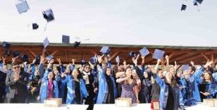 Emet’te mezuniyet sevinci
